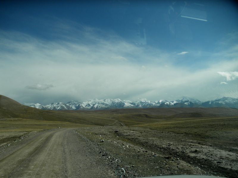 Тянь-Шань. Киргизия. Долина реки Карасай. Tien Shan. Kyrgyzstan. The Karasai River valley.