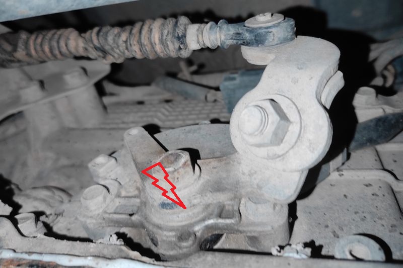 Mitsubishi Pajero. Снятие и чистка дроссельной заслонки. Чистка и смазка вала ингибитора АКПП. Mitsubishi Pajero. Throttle body removal and cleaning. Cleaning and lubricating the automatic transmission inhibitor shaft. Mitsubishi Pajero. Снятие и чистка дроссельной заслонки. Чистка и смазка вала ингибитора АКПП. Mitsubishi Pajero. Throttle body removal and cleaning. Cleaning and lubricating the automatic transmission inhibitor shaft.