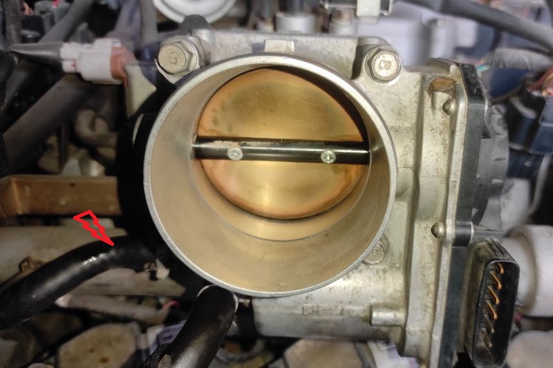 Mitsubishi Pajero. Снятие и чистка дроссельной заслонки. Чистка и смазка вала ингибитора АКПП. Mitsubishi Pajero. Throttle body removal and cleaning. Cleaning and lubricating the automatic transmission inhibitor shaft.