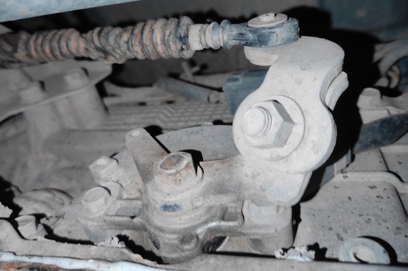 Mitsubishi Pajero. Снятие и чистка дроссельной заслонки. Чистка и смазка вала ингибитора АКПП. Mitsubishi Pajero. Throttle body removal and cleaning. Cleaning and lubricating the automatic transmission inhibitor shaft. Mitsubishi Pajero. Снятие и чистка дроссельной заслонки. Чистка и смазка вала ингибитора АКПП. Mitsubishi Pajero. Throttle body removal and cleaning. Cleaning and lubricating the automatic transmission inhibitor shaft.