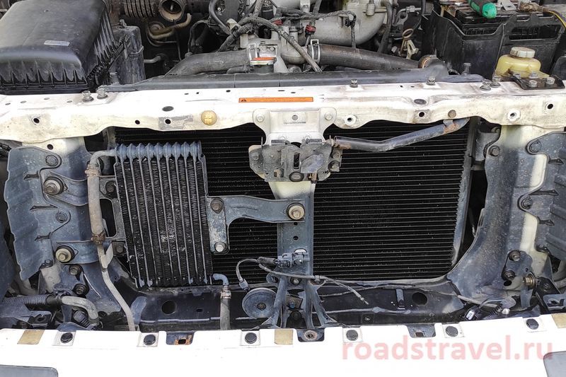 Чистка и мойка радиаторов охлаждения Mitsubishi Pajero. Cleaning and washing of Mitsubishi Pajero cooling radiators.