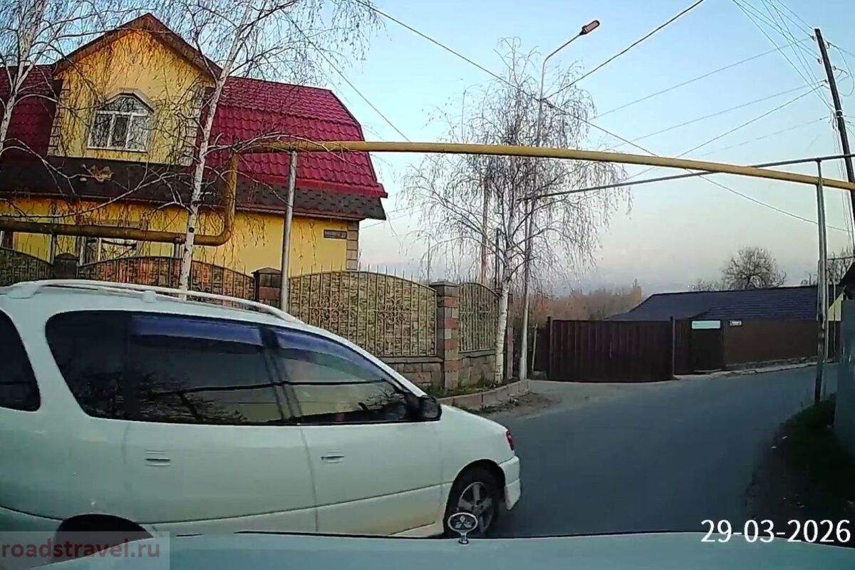Нарушение Правил дорожного движения Республики Казахстан. Создание аварийной ситуации. Правовая безграмотность водителя и сотрудников полиции. Violation of the Traffic Regulations of the Republic of Kazakhstan. Creation of an emergency situation. Legal illiteracy of the driver and police officers.