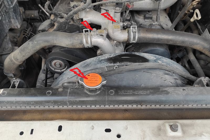 Чистка и мойка радиаторов охлаждения Mitsubishi Pajero. Cleaning and washing of Mitsubishi Pajero cooling radiators.