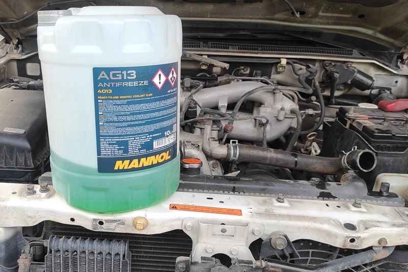 Чистка и мойка радиаторов охлаждения Mitsubishi Pajero. Cleaning and washing of Mitsubishi Pajero cooling radiators.
