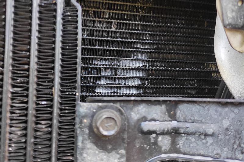 Чистка и мойка радиаторов охлаждения Mitsubishi Pajero. Cleaning and washing of Mitsubishi Pajero cooling radiators.