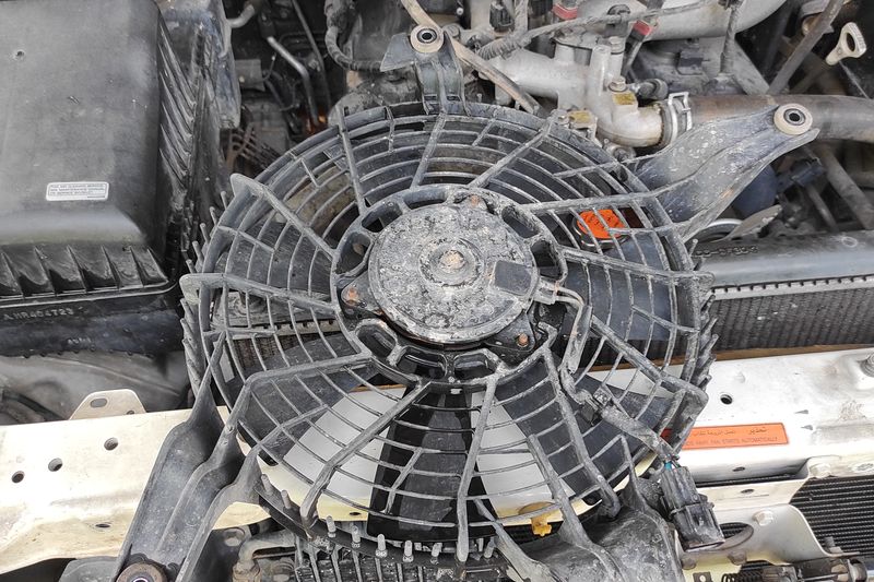 Чистка и мойка радиаторов охлаждения Mitsubishi Pajero. Cleaning and washing of Mitsubishi Pajero cooling radiators.